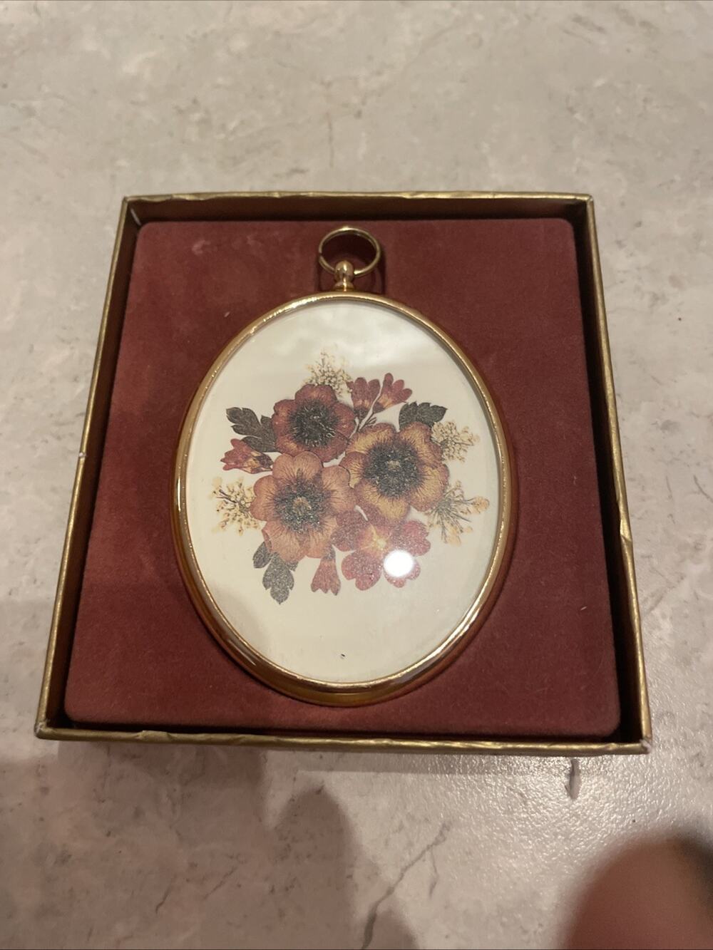 Vintage Miniature Gold Tone Small Oval Frame Pressed Flower Art By Peter Bates